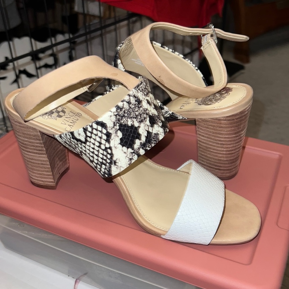 Vince Camuto heels 🖤👠